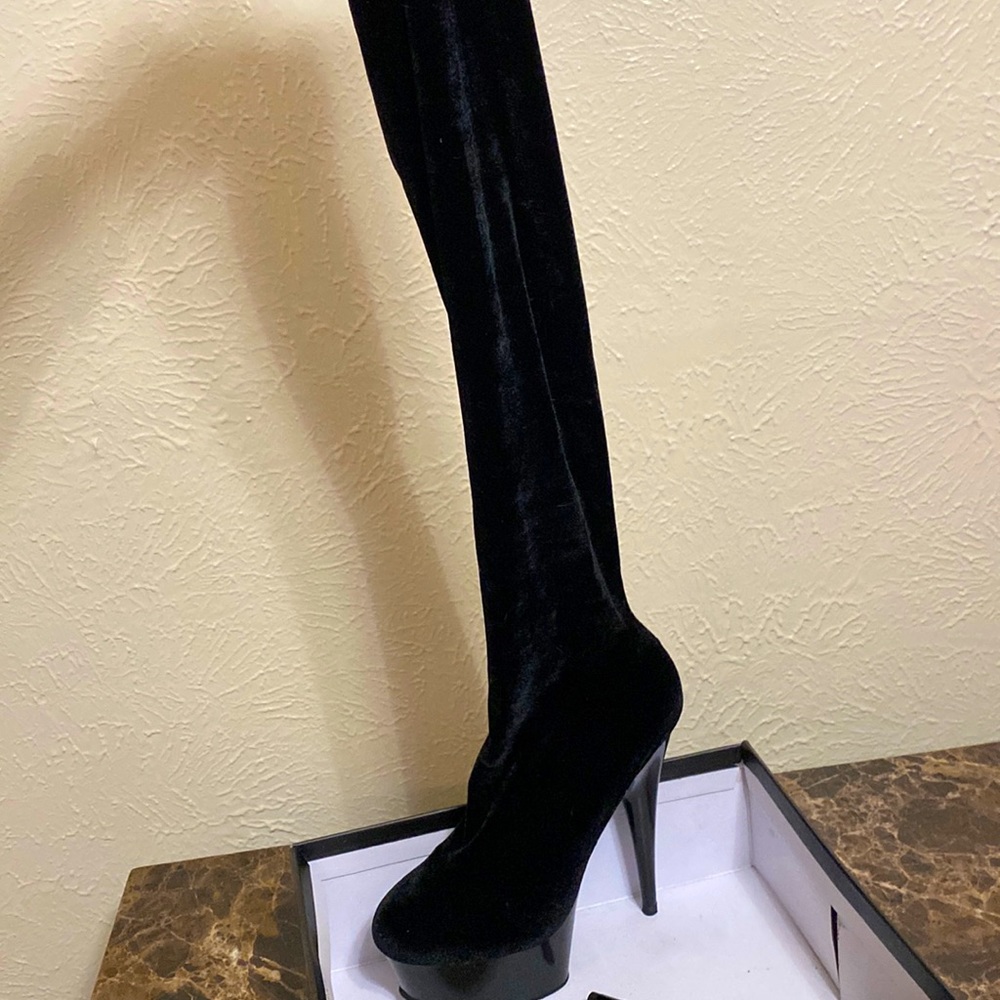 Size 7 pleaser velvet boots